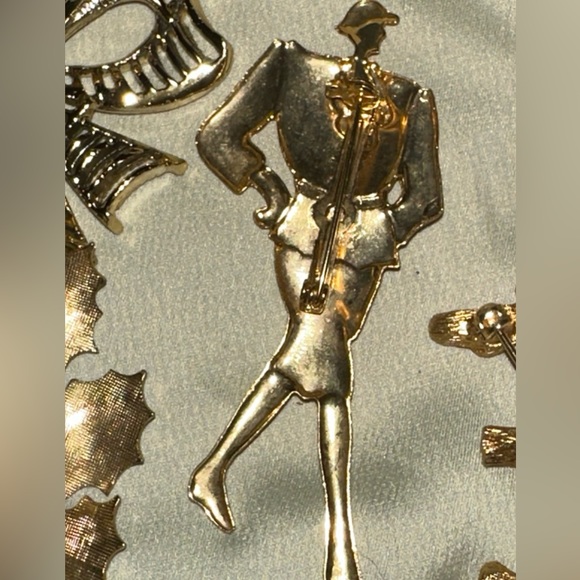 Goldtone NWOT brooch bundle - Picture 6 of 6